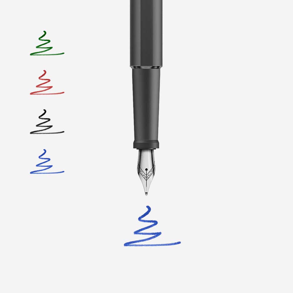 Titan Füllfederhalter in DLC mit polierter Stahlfeder, Farbvergleich der Tintenlinien