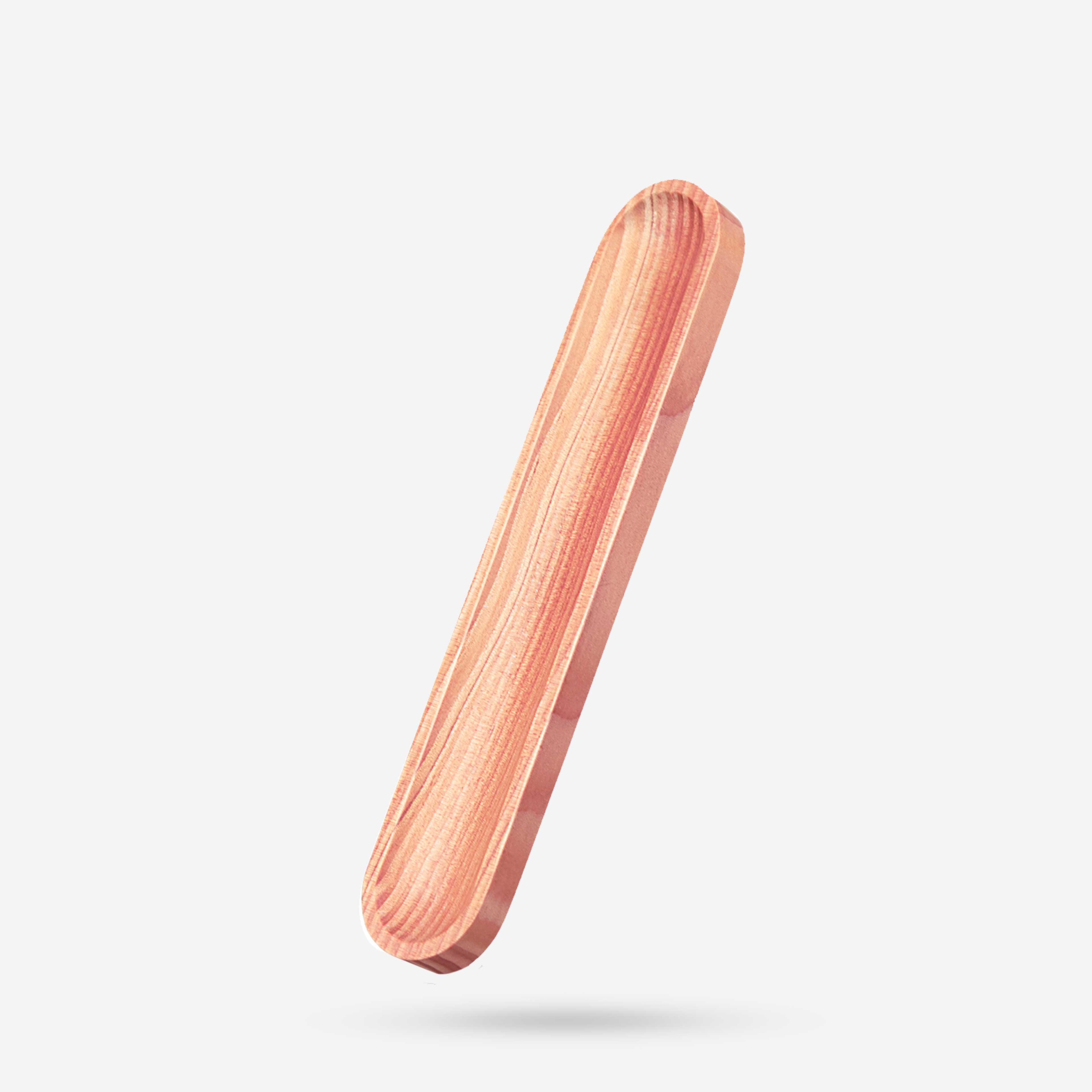 Stiftablage aus Zedernholz freigestellt