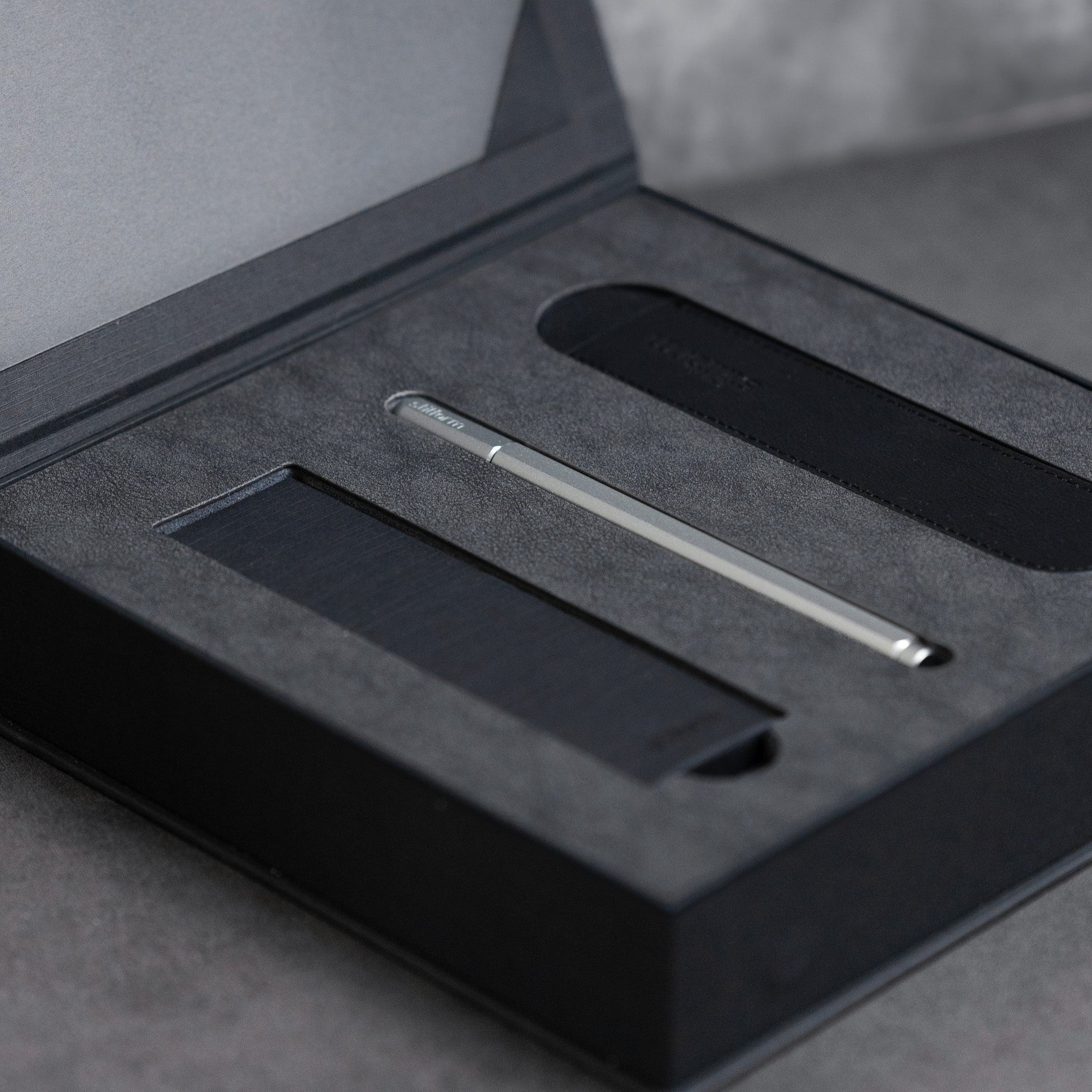 ARC Gel Pen (Titanium) x Essentials Set