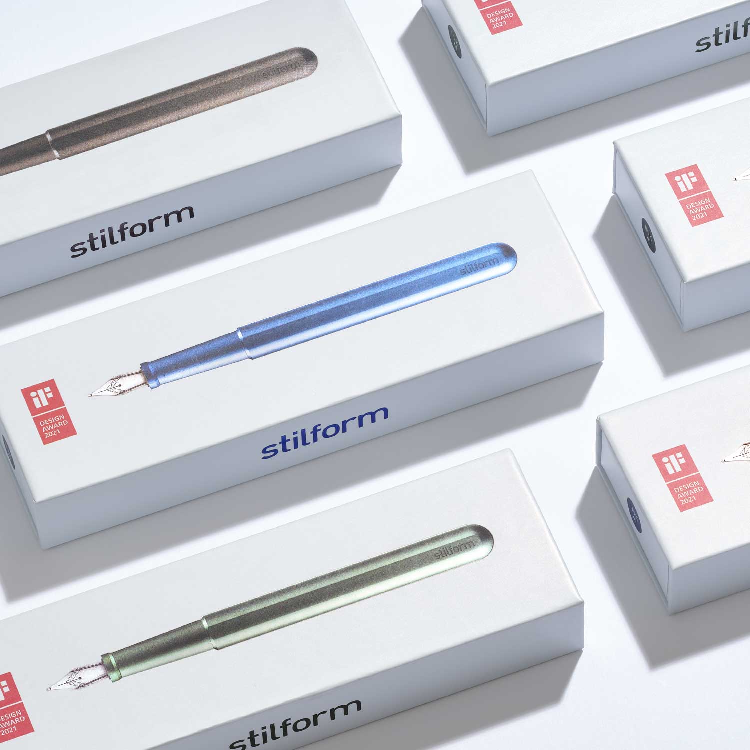 Verpackungen des Titan Füllfederhalters mit stilform-Logo und farbiger Produktabbildung auf weißer Schachtel