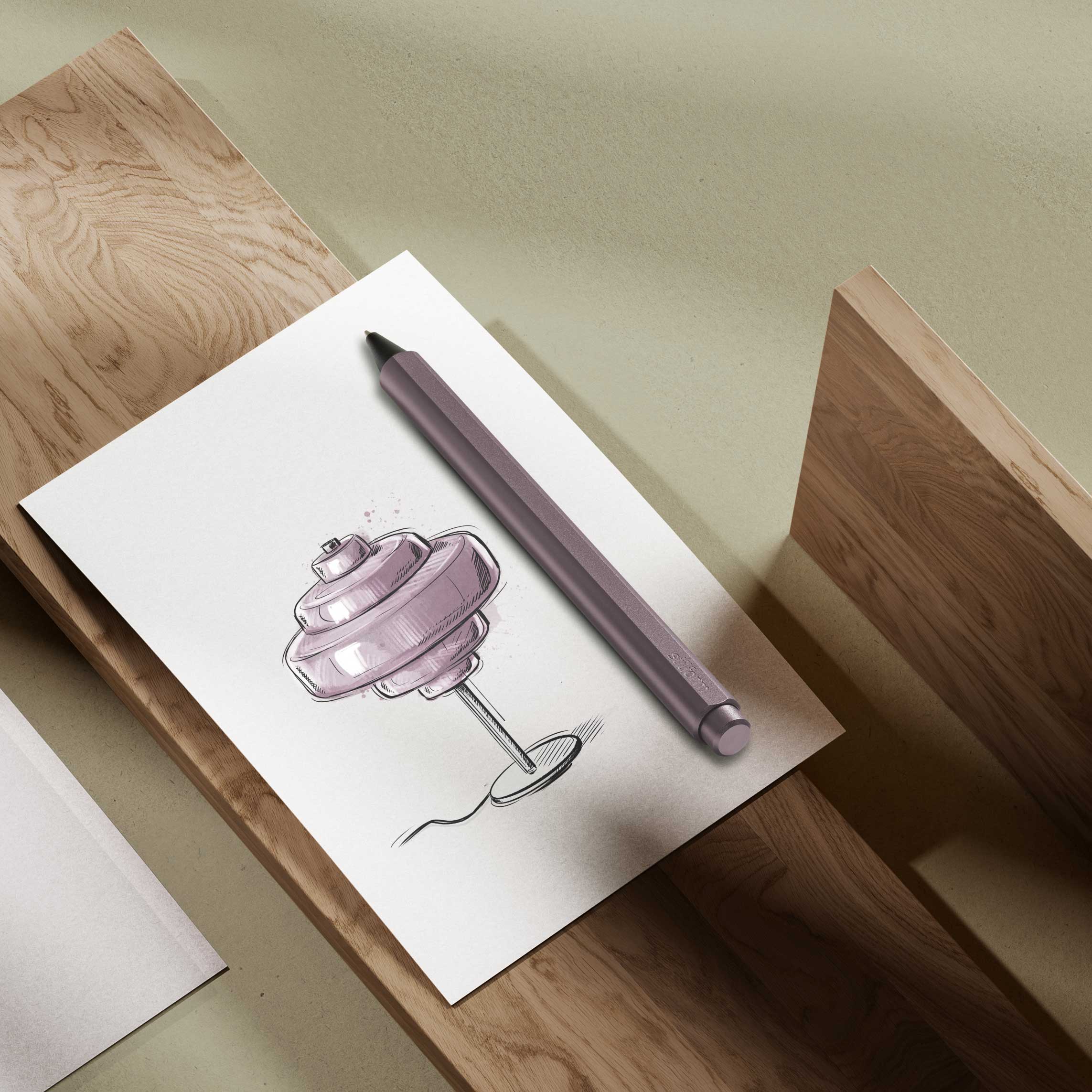 Aluminium Tintenroller Flow in Velvet Berry auf Illustration, arrangiert auf Holzoberfläche